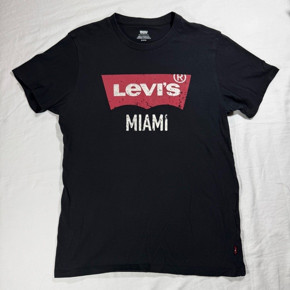 Levi's Women’s Black Tee with Red Logo Size Small - Picture 1 of 5